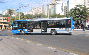 #pracegover lateral do onibus da sambaiba
